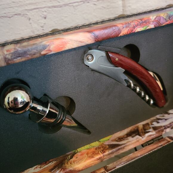 Santa Clause Sleigh Faux Leather Wine Bottle Gift Box Corkscrew and Accessories - Picture 8 of 10